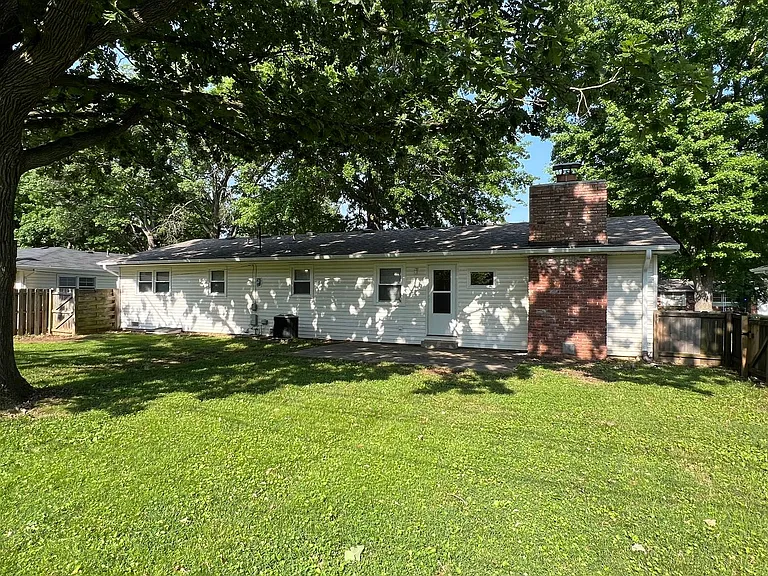 2430 S Kickapoo Ave — Photo 16