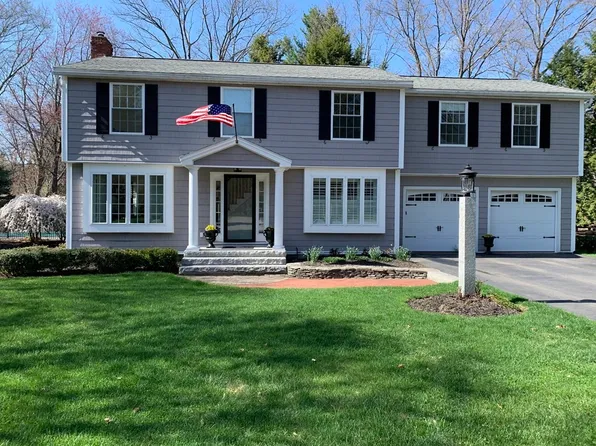 23 Strawberry Hill Rd, Andover, MA 01810