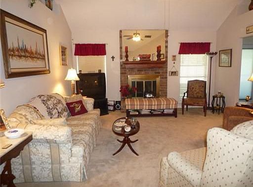 3rd image of 725 Aurora Oaks Dr