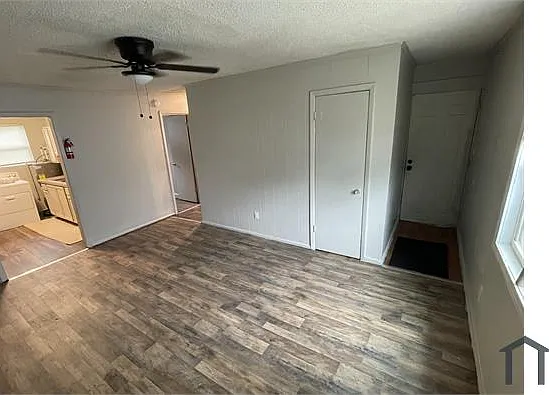 2818 Churchill St — Photo 5