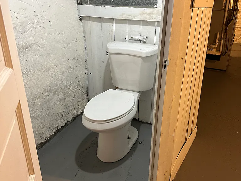 Pittsburgh Potty in the basement - aka private 1/4 bathroom