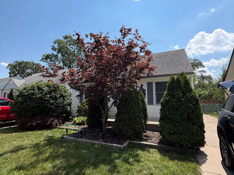 24087 Lehigh St — Photo 2