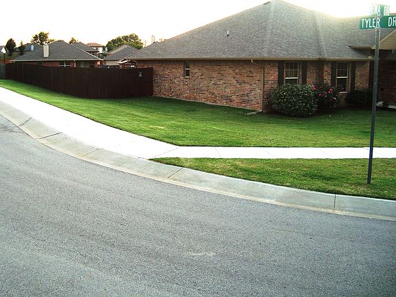 3rd image of 504 Dena Dr