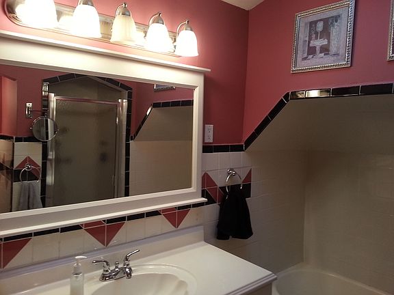 Upstairs full bathroom