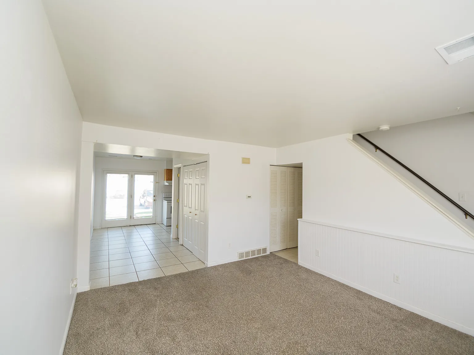 2 bed, 1.5 bath, 960 sqft, $1,350 — Photo 2