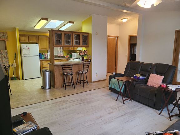 4th image of 1074 Lakeview Rd #258