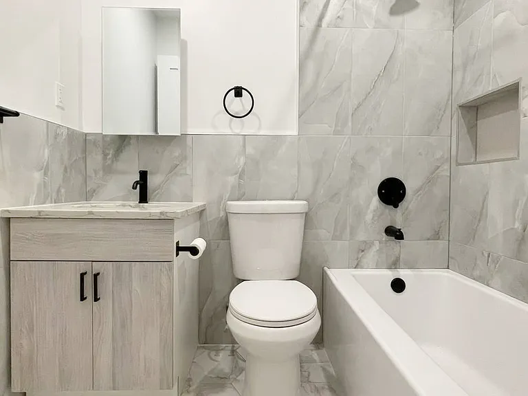1634 W 2nd St #1 — Photo 7