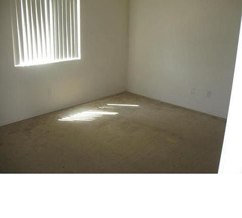 4th image of 2250 E Sunland Vis