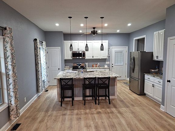 5th image of 282 Sunshine Dr