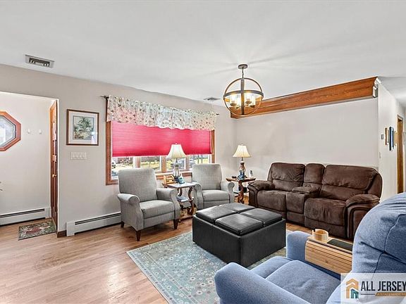 5th image of 20 Running Brook Rd