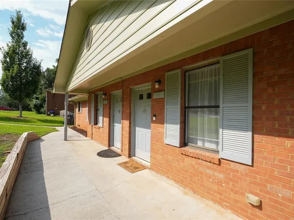 351 Freeport Dr, Lawrenceville, GA 30046