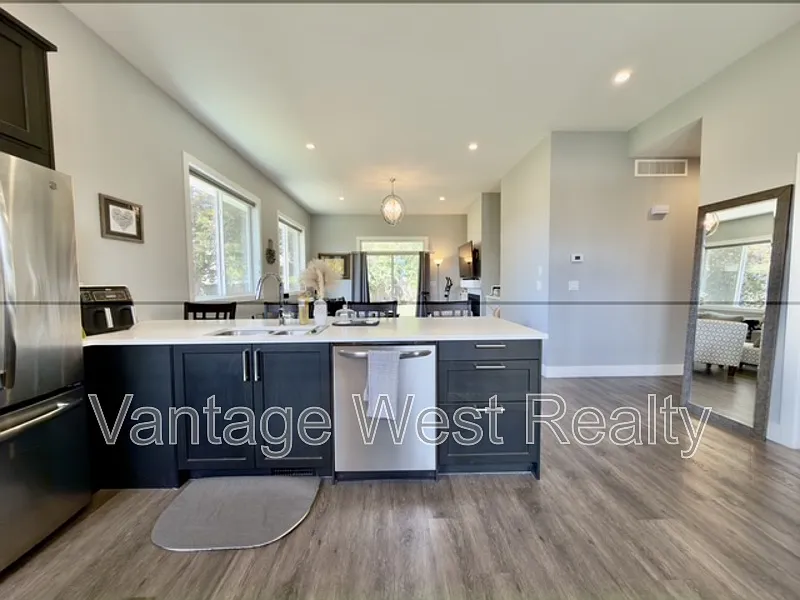 2 bed, 2.0 bath, 1076 sqft, $2,600 — Photo 4