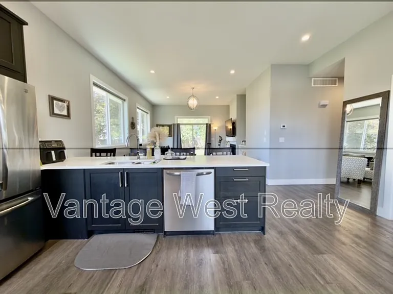 158 Cariboo Rd — Photo 4
