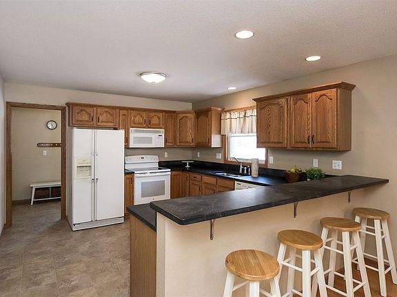 3rd image of 840 Saint Andrews Dr