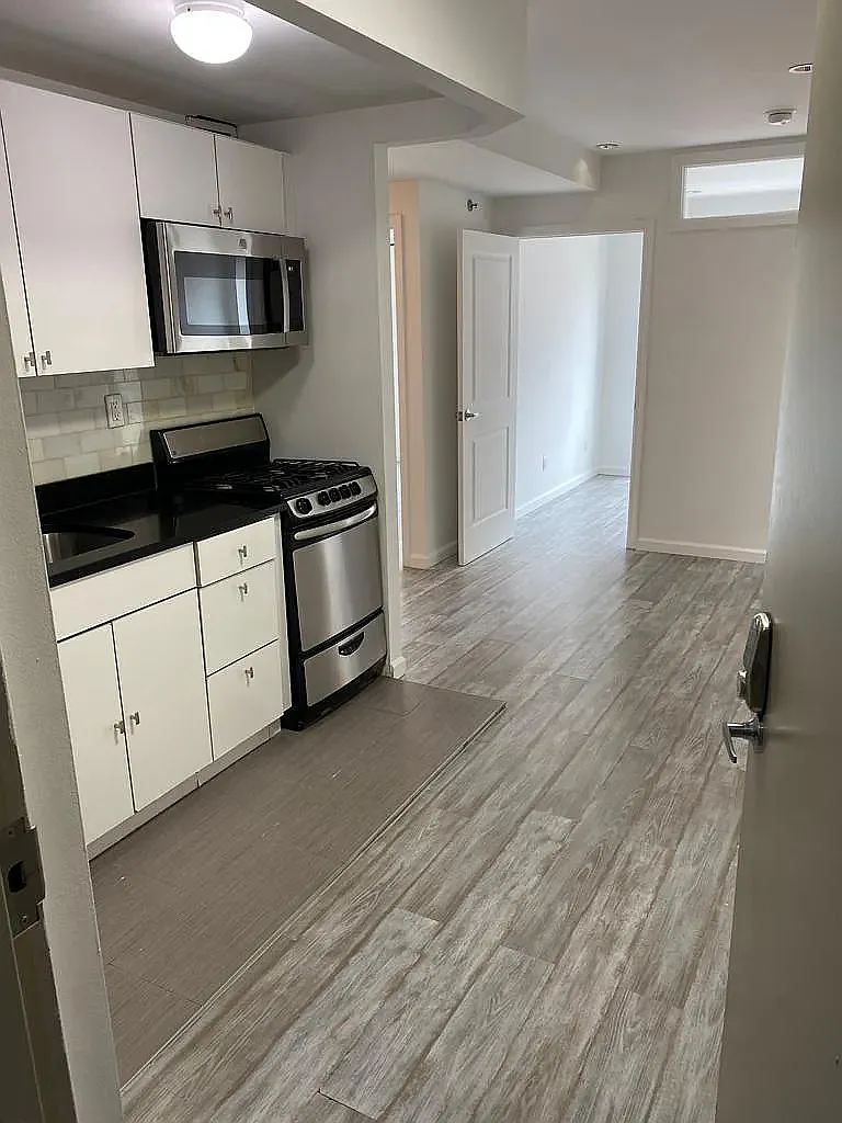 521 West 48th Street — Photo 1