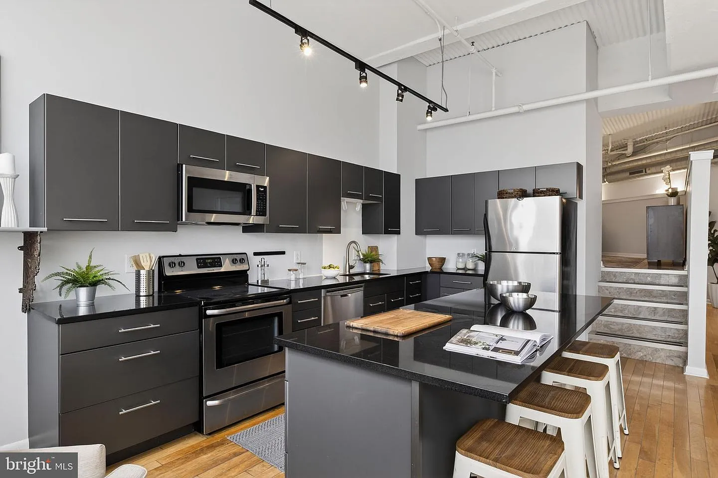 1 bed, 1.5 bath, 986 sqft, $2,600 — Photo 2
