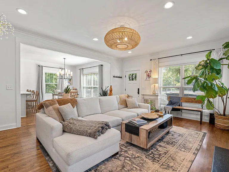 109 W Circle Ave — Photo 8