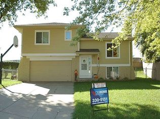 2705 Oak Cir, Bellevue, NE 68005