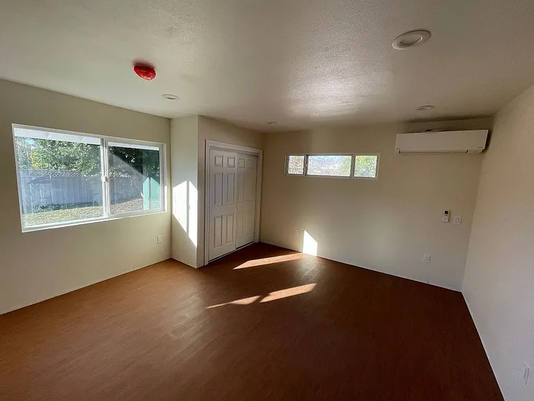 1113 Riedel Ave — Photo 8