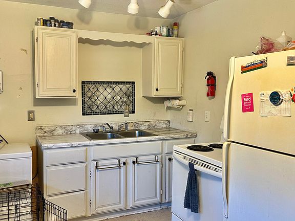 4th image of 1160 Beverly Ct