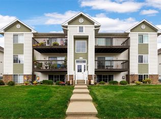 6430 Creekside Dr NE UNIT 3, Cedar Rapids, IA 52402