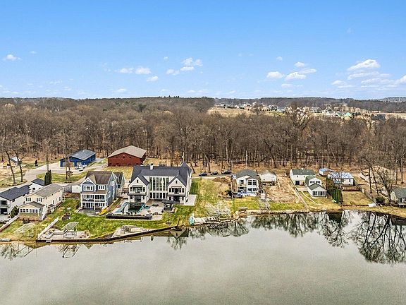 5th image of 1605 S Crooked Lake Dr