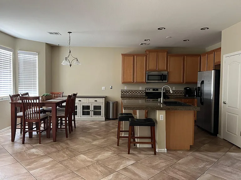 3668 E Parkview Dr — Photo 4