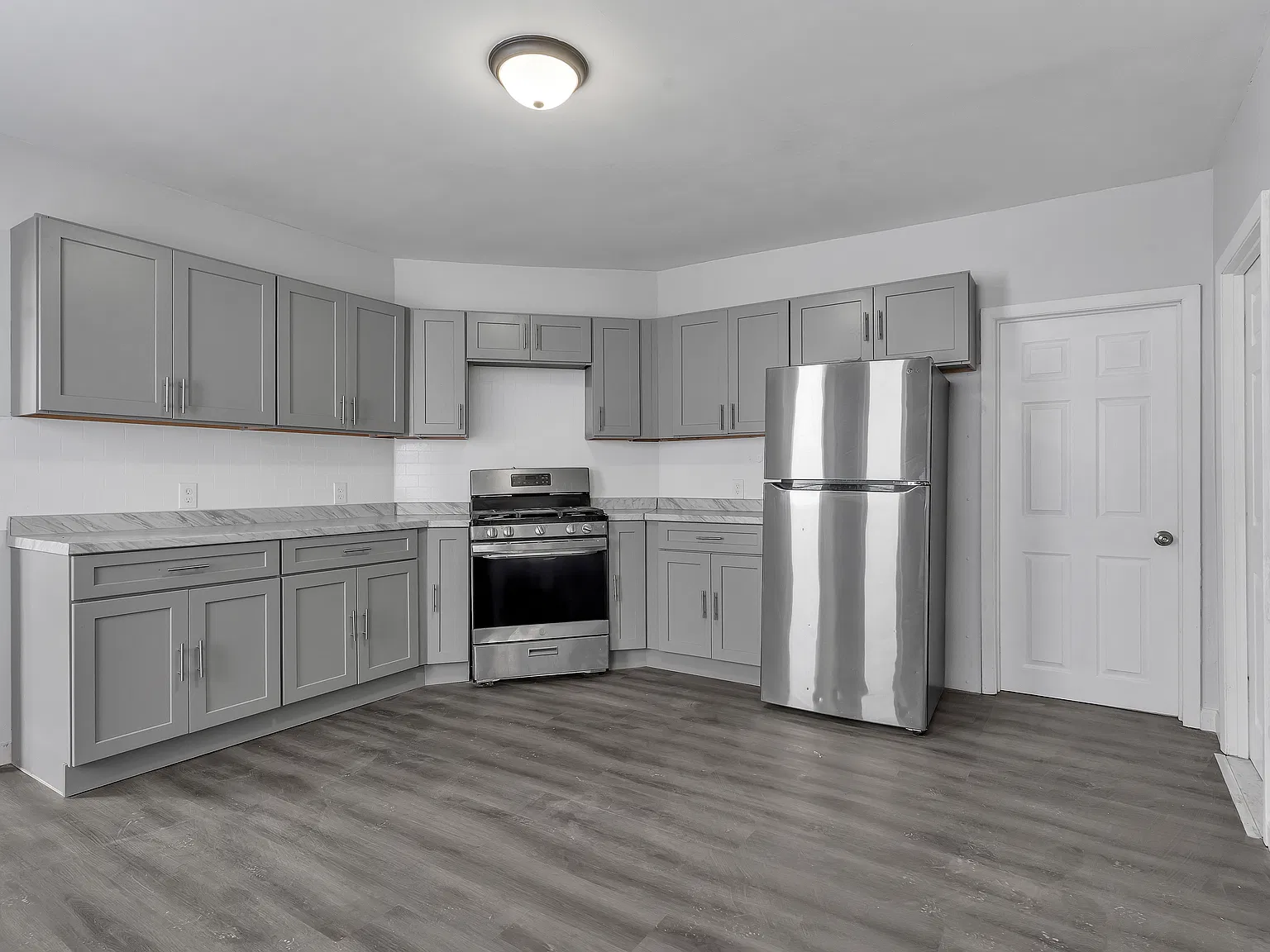 3 bed, 1400 sqft, $2,100 — Photo 3