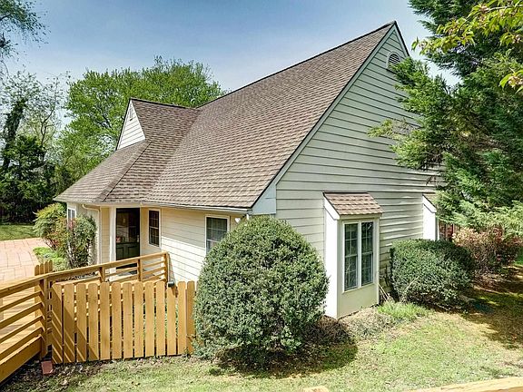 5th image of 1253 Clover Ridge Pl