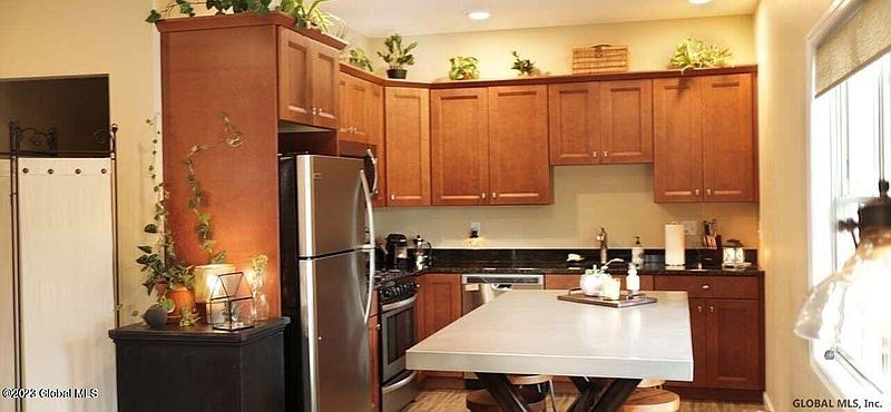 5th image of 166 Jefferson Street APT 1