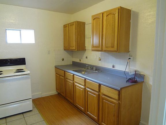 5th image of 3706 N Davis St