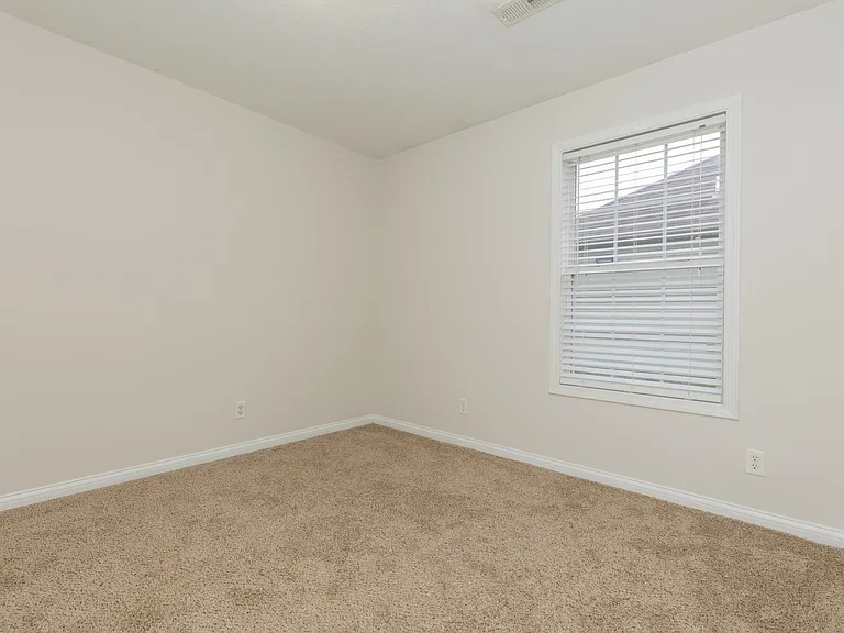 4920 Penrose Dr — Photo 10