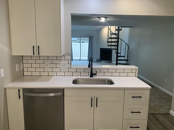2nd image of 3029 Meadowwood Dr