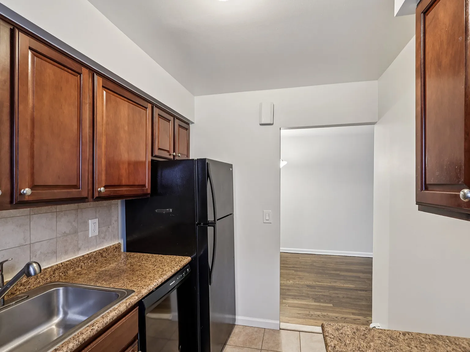 Queens Gardens Apartments — Photo 3