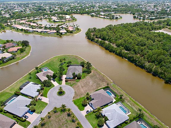 5th image of 274 SW Vista Lake Drive