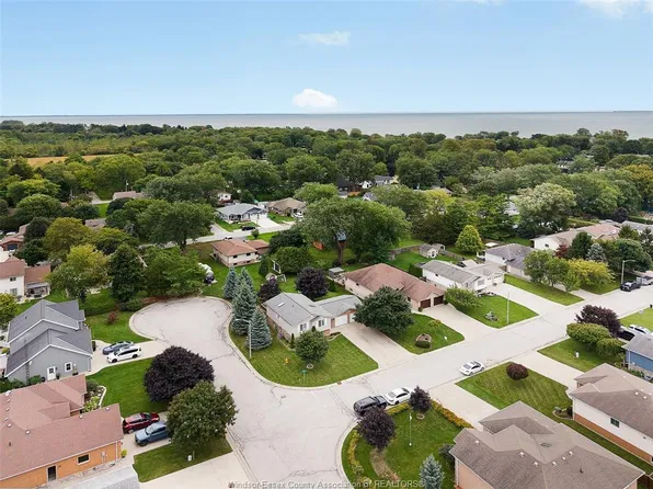856 Lawndale Ave, Kingsville, ON N9Y 3Y8