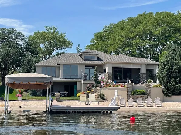 20 Ginger Cove Rd, Valley, NE 68064