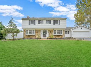 28 Twisting Dr, Lake Grove, NY 11755