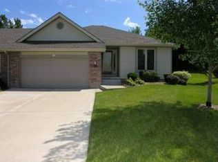 801 NE 75th St, Gladstone, MO 64118