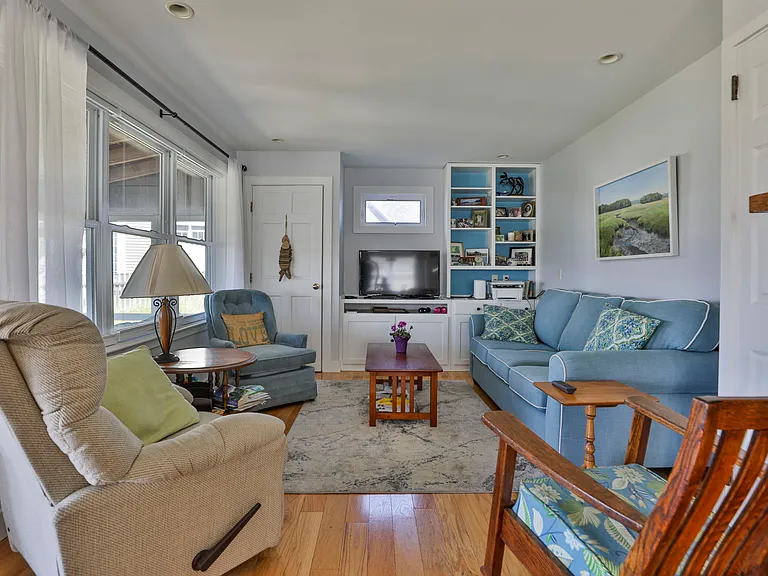 17 Harbor St — Photo 10