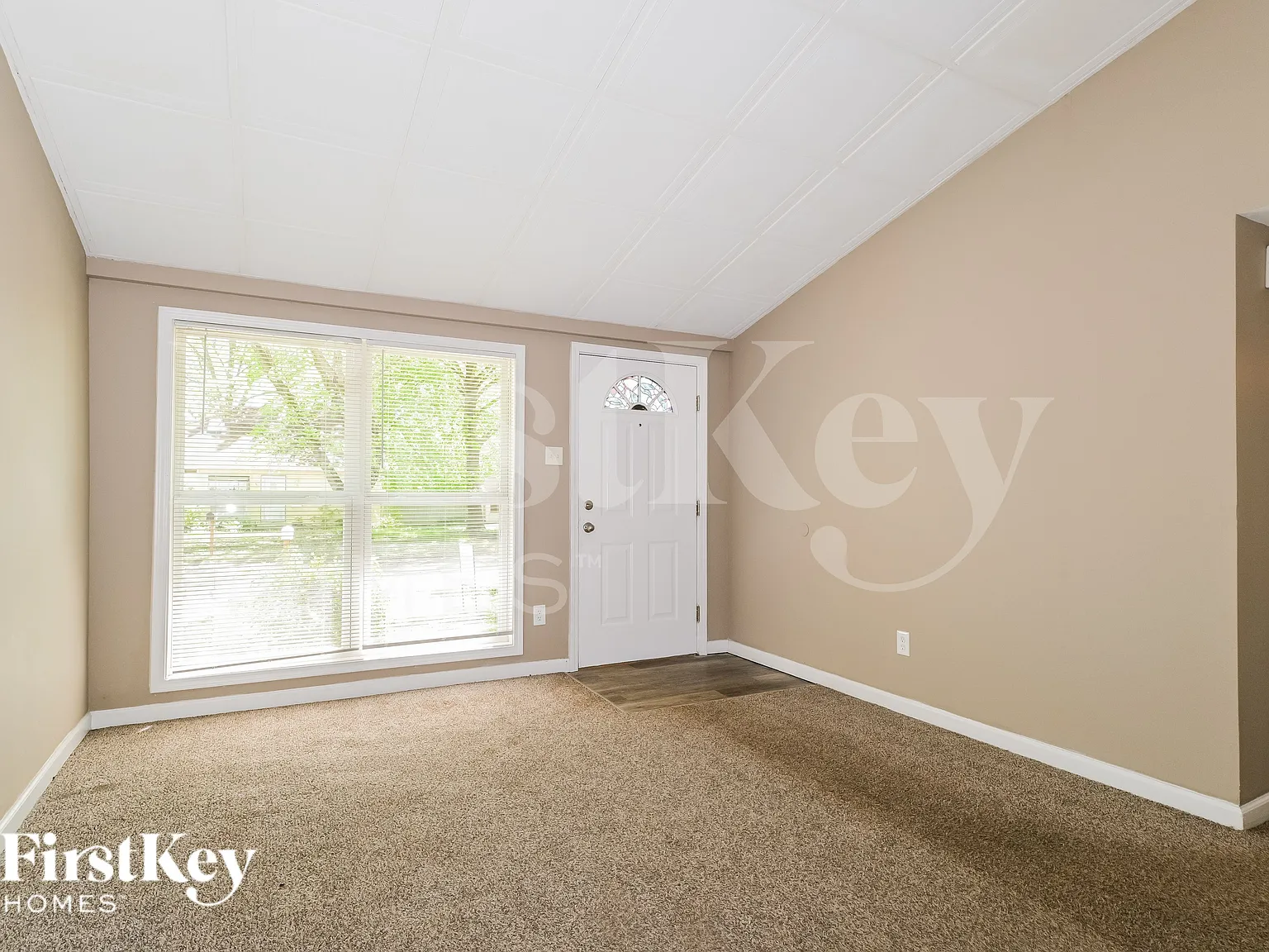 3 bed, 1.0 bath, 792 sqft, $1,245 — Photo 3