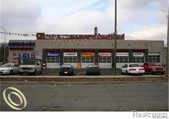 2nd image of 17900 Woodward Ave