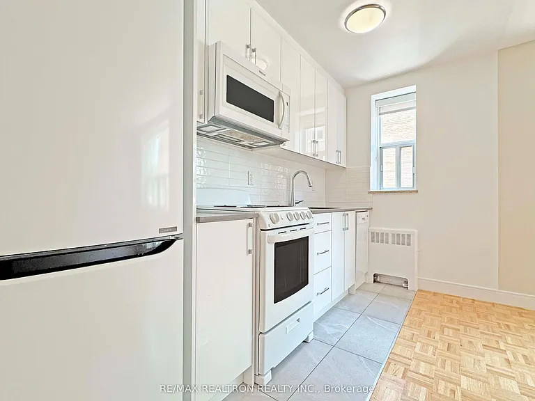 1291 Bayview Ave #603 — Photo 8