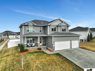 1225 Oakview Dr, Hickman, NE 68372