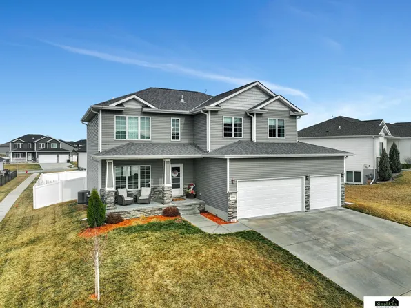 1225 Oakview Dr, Hickman, NE 68372