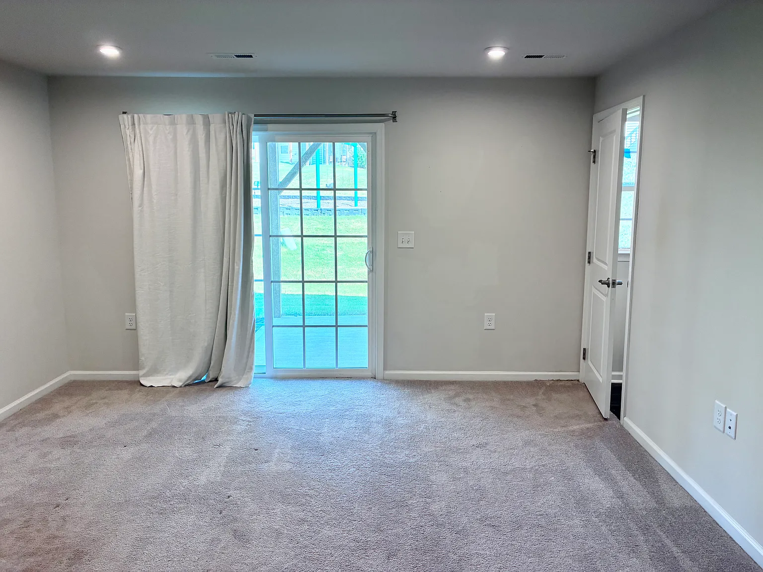 4 bed, 3.5 bath, 2000 sqft, $2,095 — Photo 4