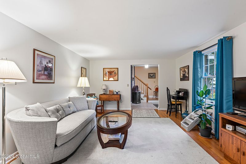 5th image of 9 Conifer Drive