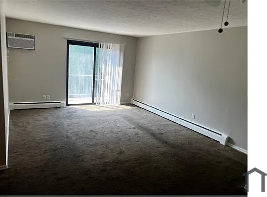 2 bed, 1000 sqft, $1,050 — Photo 3