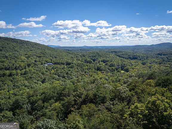 3rd image of 910 Foothills Dr