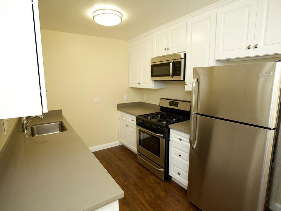 1st image of 128 N Humboldt St APT 05